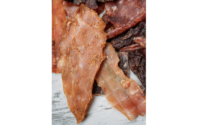 Білкові батончики vs м'ясні снеки: що краще обрати?